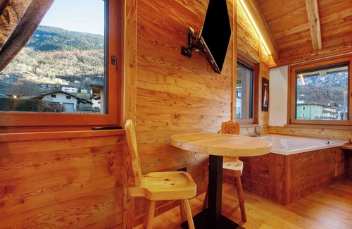 Aymavilles Apartment | Studio 'Con Idromassaggio' with Mountain View, Balcony and Wi-Fi