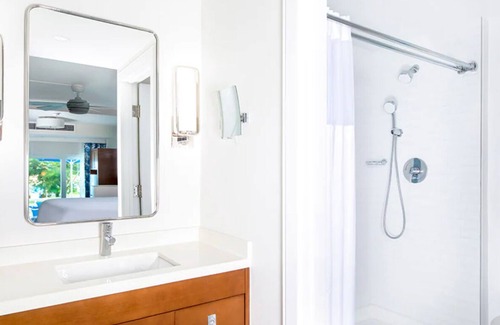 Estate Frenchman Bay Resort | Studio Condo at Wyndham Limetree Resort - Right on the Beach!