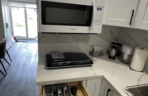 Ottawa Division Condo | Studio condo separate unit with full access to the backyard
