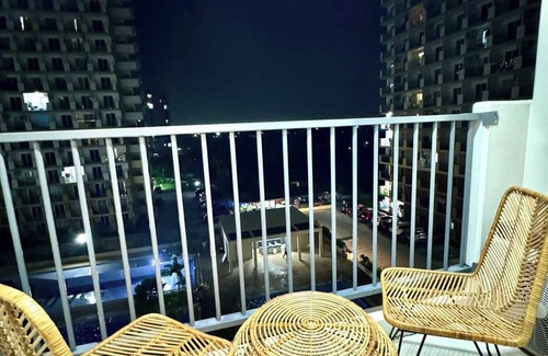 Lapu-Lapu Apartment | Studio Condo Unit with Balcony Facing Pool near Mactan Airport