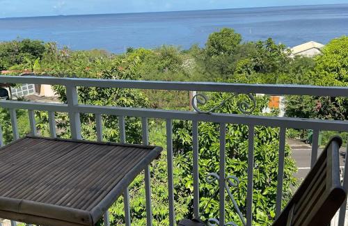 Bouillante Apartment | Studio confortable à Bouillante, 56 m², vue mer, jardin clos.