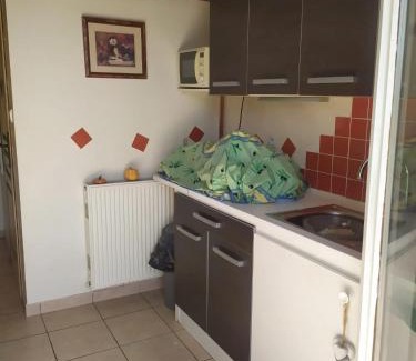 Veyras Apartment | Studio confortable à Veyras avec jardin et piscine