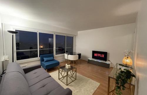 Saint-Fargeau Apartment | Studio cosy avec vue sur Paris