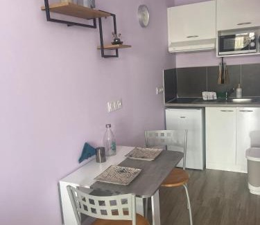 Aix-en-Provence Apartment | Studio cosy, résidence de tourisme avec piscine