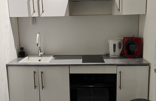 Crest Apartment | Studio-Cottage-Ensuite with Shower-Courtyard view