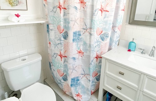 Tropic Cottage | Studio Cottage- Porch, Spacious Yard, & Riverview