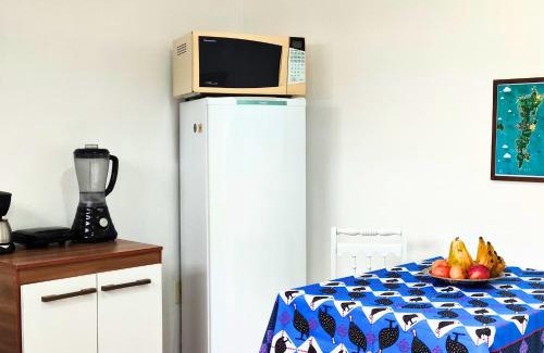 Rio Vermelho Norte House | Studio Cravo e Canela - Aconchego e privacidade, ideal para casais, com cozinha completa, ar-condicionado, Wi-Fi, vaga de garagem, excelente custo benefício, lugar tranquilo entre as praias dos Ingleses e Moçambique