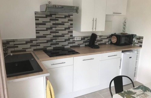Saussines Apartment | Studio de 28m2 Climatisé à 30 Minutes des Plages