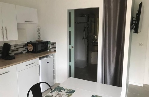 Saussines Apartment | Studio de 28m2 Climatisé à 30 Minutes des Plages