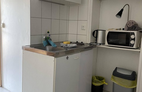 Fuldabruck Apartment | Studio-Budget-Private Bathroom-Street View-Studio 1 Bett EG
