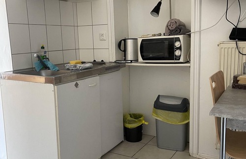 Fuldabruck Apartment | Studio-Budget-Private Bathroom-Street View-Studio 1 Bett EG