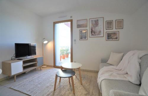 Cruseilles Apartment | STUDIO dernier étage avec terrasse - vue montagne