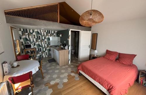 Saint-Benoit Apartment | Studio des Lilas