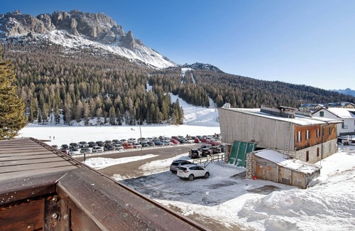 Misurina Apartment | Studio 'Dolomiti E Misurina My Dreams' with Lake View and Balcony
