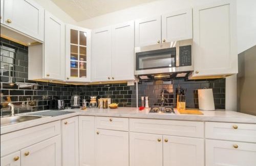 East Avenue Apartment | Studio Downtownhighfallskitchentvunitypet