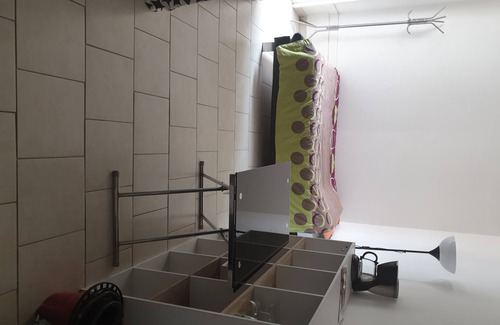 Issoudun House | Studio equipped with all comforts with location for vehicle near shops