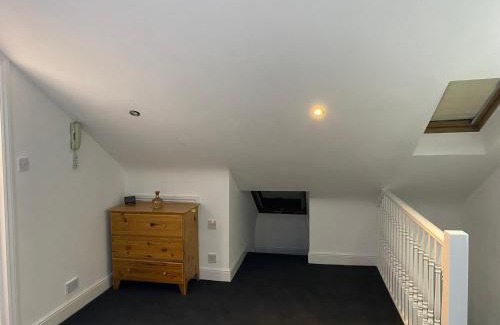 Hatch End Apartment | Studio Flat