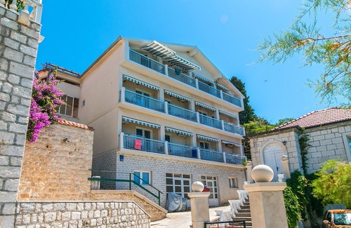 Brist Apartment | Studio flat near beach Brist, Makarska (AS-15714-b)