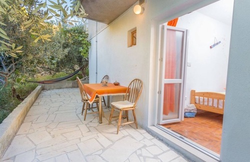 Zarace Apartment | Studio flat near beach Cove Zaraće, Hvar (AS-20924-a)