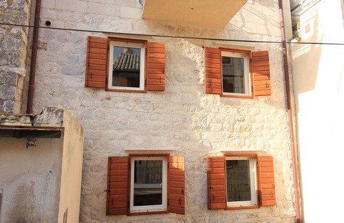Komiza Apartment | Studio flat near beach Komiža, Vis (AS-3035-b)