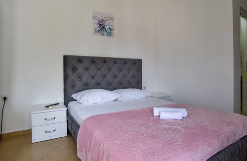 Gjerana Apartment | Studio Flat w Garden and Balcony in Ulcinj