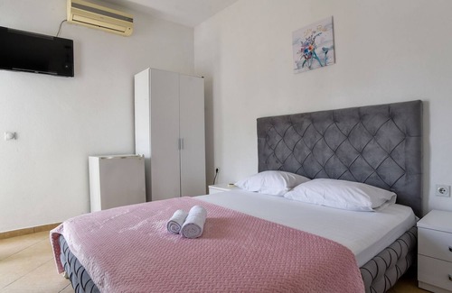 Gjerana Apartment | Studio Flat w Garden and Balcony in Ulcinj