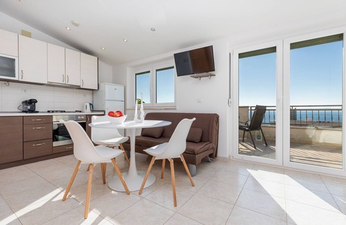 Ratac Apartment | Studio flat with balcony and sea view Makarska (AS-22017-d)