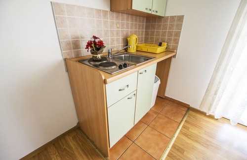 Rovanjska Apartment | Studio flat with terrace and sea view Rovanjska, Paklenica (AS-14732-a)