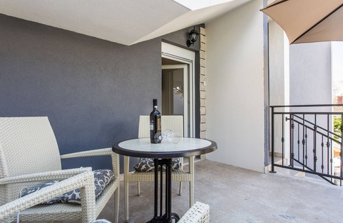 Baska Apartment | Studio flat with terrace Baška, Krk (AS-18808-a)