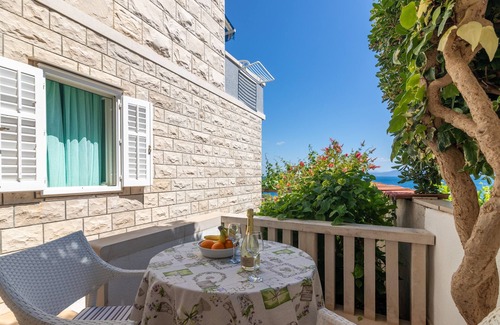 Selca Apartment | Studio flat with terrace and sea view Puntinak, Brač (AS-718-a)