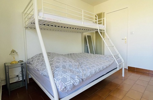 La Plage Apartment | Studio Fonctionnel Avec Balcon en Quelques pas de la Plage et Tout Commodité
