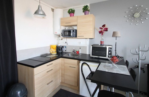 La Jetee Apartment | Studio for 2 at 150m from the beach