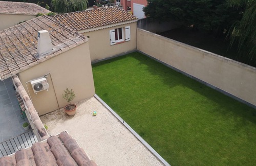 Entraigues-sur-la-Sorgue Apartment | Studio Avec Piscine