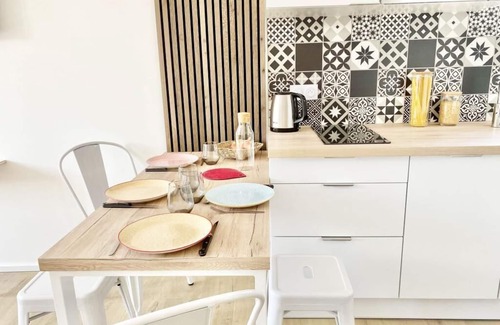 Rochefort Apartment | Studio Fully renovated Standing Wifi Netflix Downtown location