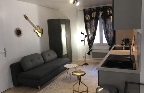 Valence Apartment | Studio hyper centre, proche gare, entrée indépendante