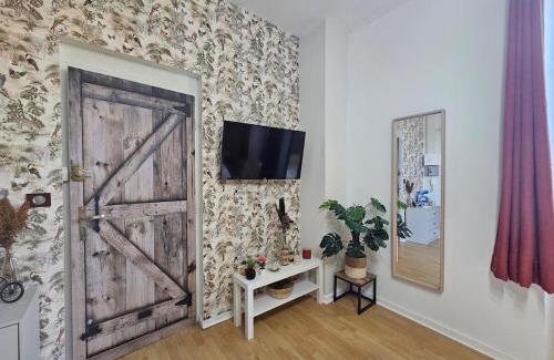 Aix-les-Bains City Center Apartment | Studio hypercentre 2 étoiles