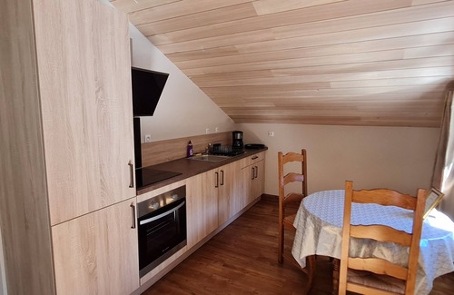Savignac-de-Nontron Apartment | STUDIO IN A GREEN SETTING