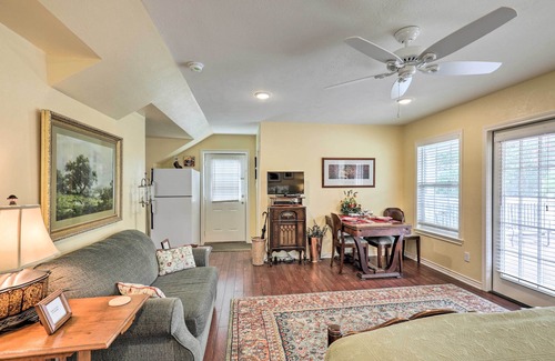 Oakwood Apartment | Studio in College Station w/Expansive Deck!
