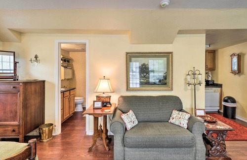 Oakwood Apartment | Studio in College Station w/Expansive Deck!