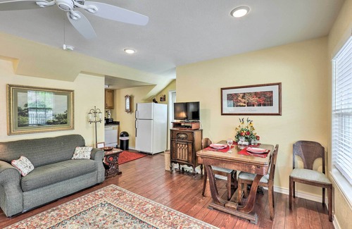 Oakwood Apartment | Studio in College Station w/Expansive Deck!
