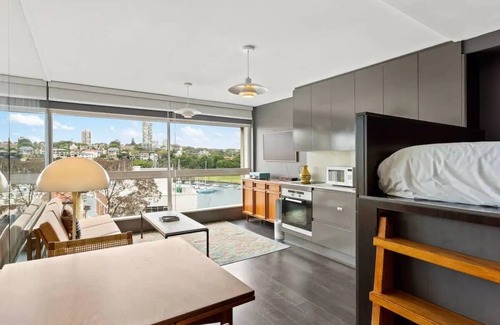 Elizabeth Bay Apartment | Studio in Harry Seidler Apartment Block in Elizabeth Bay pad with Water Views