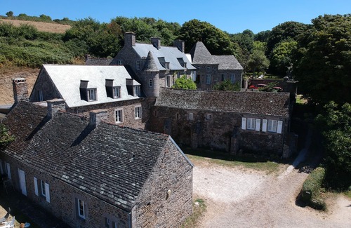 Siouville-Hague Apartment | STUDIO IN MANOR HOUSE WITH SEA VIEW
