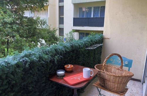 Couronne Urbaine Apartment | Studio in the heart of Aix with balcony and parking