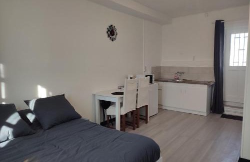 Sable-sur-Sarthe Apartment | Studio indépendant