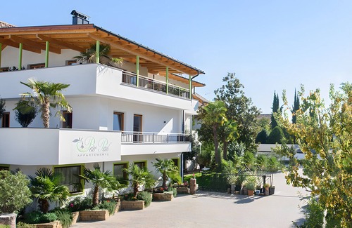 St. Pauls Apartment | Studio Apartment 'Peter Paul Domblick Erdgeschoss' with Mountain View and Shared Garden