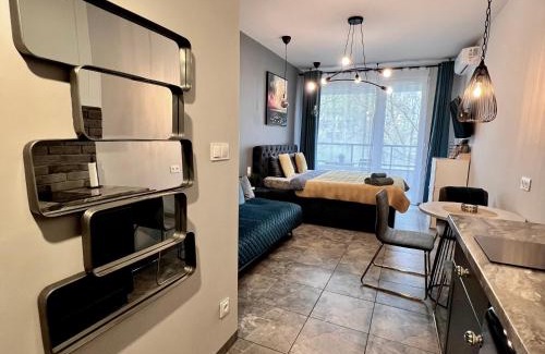 Marymount Apartment | Studio Krzemieniecka, Air Con, metro Słodowiec, free parking by Cosmo Spirit
