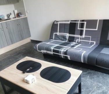 Saint-Christoly-de-Blaye Apartment | Studio La Gâche
