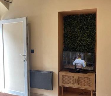 La Celle-sous-Gouzon Apartment | Studio l'iDOLE
