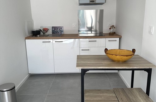 Les Trois Lucs Apartment | Studio "Le magnifique", 10 minutes from the beach!