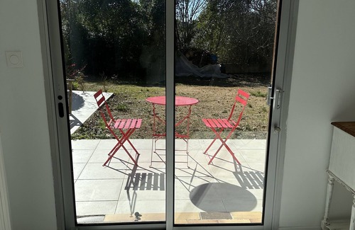Les Trois Lucs Apartment | Studio "Le magnifique", 10 minutes from the beach!